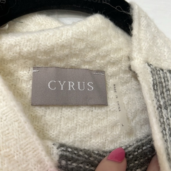 Cyrus Gray and Cream Oversized Colorblock Turtleneck Sweater Size Large - Picture 2 of 6